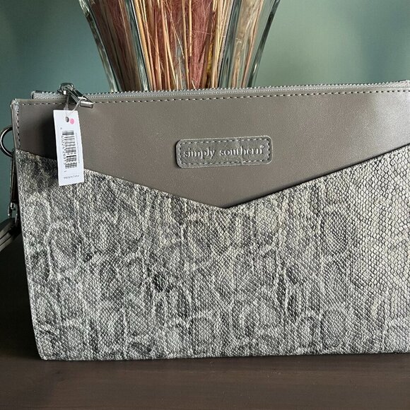 NWT Simply Southern Snakeskin Wristlet Clutch Gray Snakeskin Animal Print Wallet - Picture 12 of 13